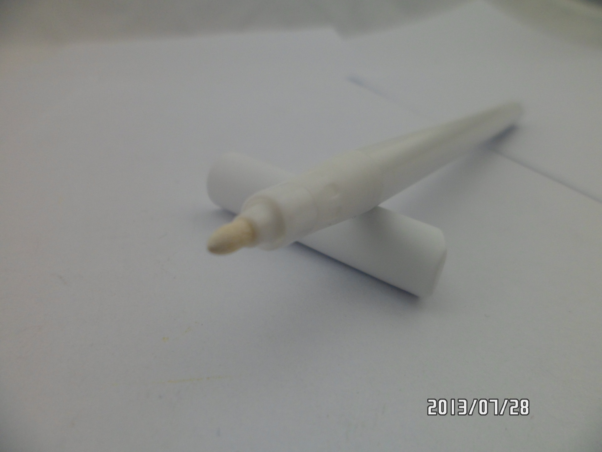 白色油性笔 油性记号笔 非油漆笔 环保记号笔 图