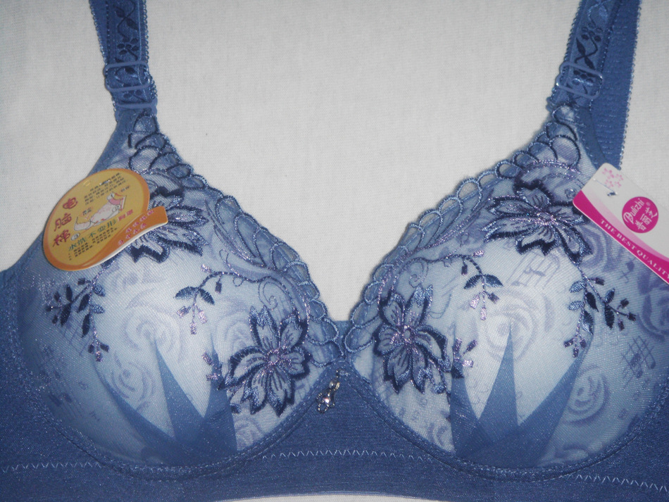 <em>无钢圈文胸</em> 超聚拢<em>女士文胸</em> 加厚内衣 印绣花文