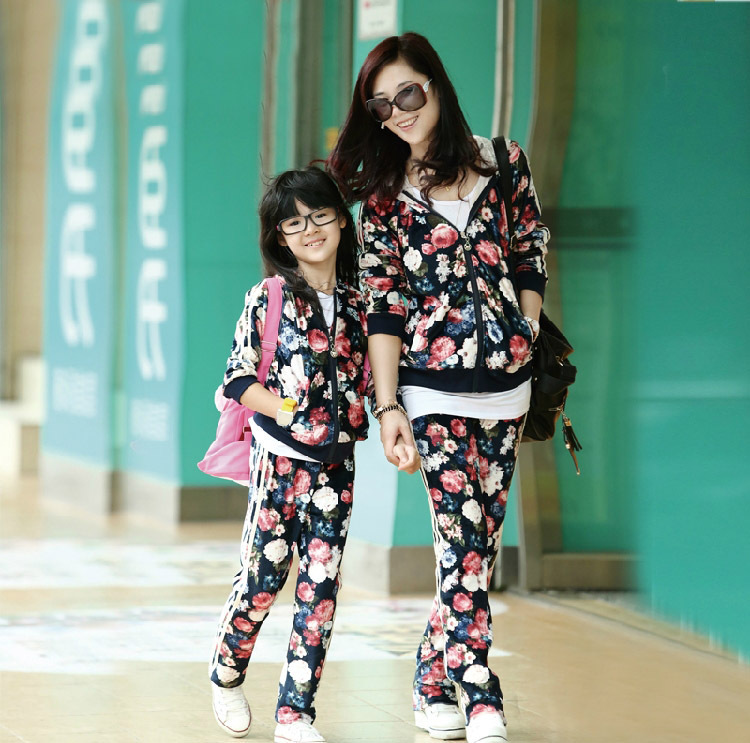 2013新款<em>母女秋装</em>开衫民族风长袖 碎花套装亲