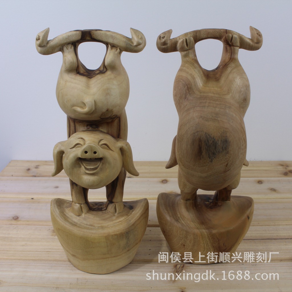 【木雕工艺品 香樟倒立猪雕刻摆件 实木动物 礼