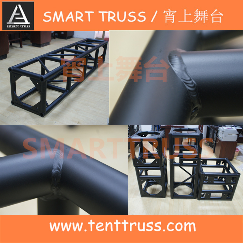 black truss