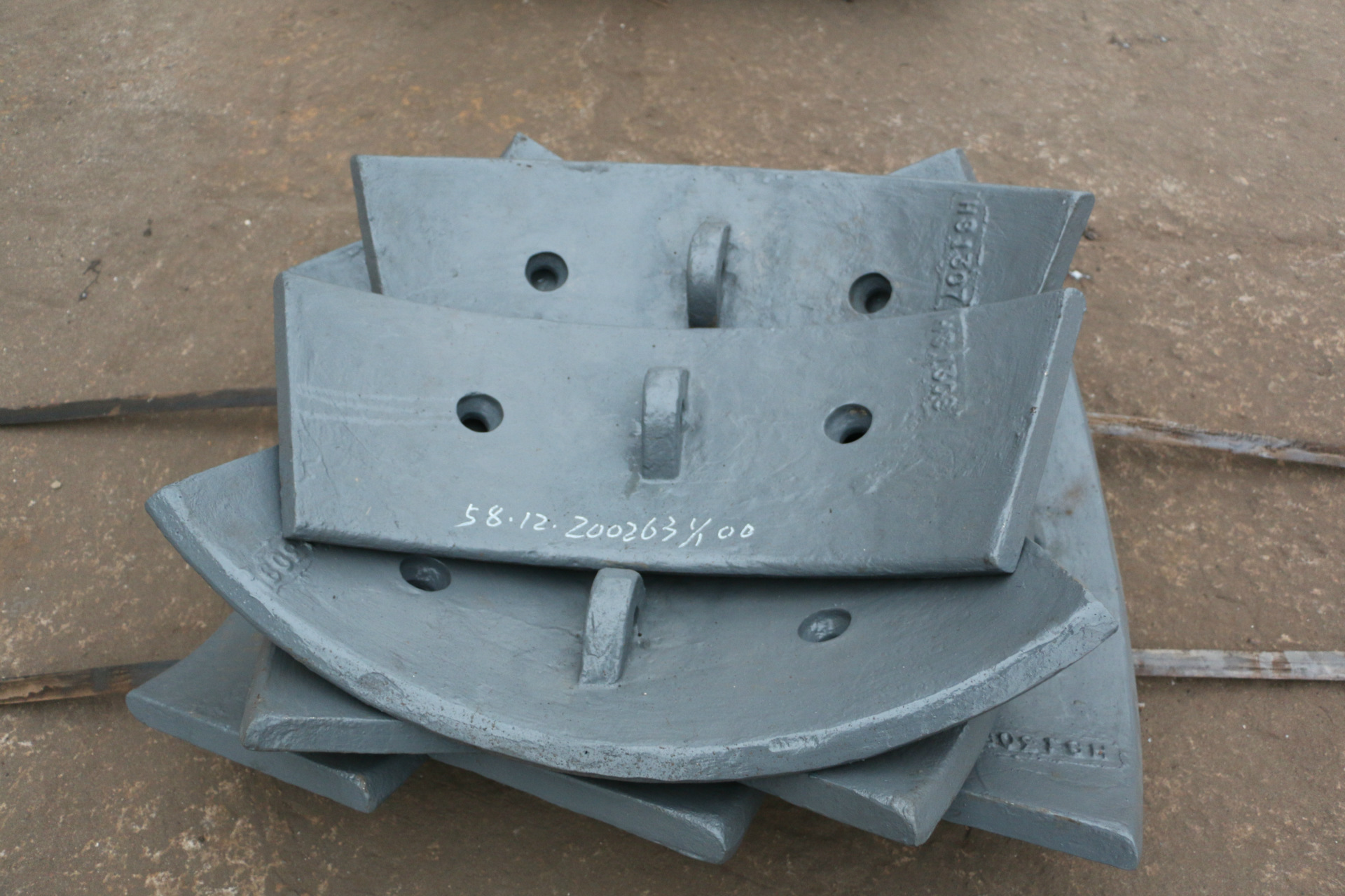 衬板-搅拌机下料斗及衬板--阿里巴巴采购平台求