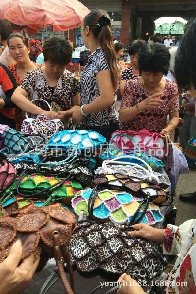 【江湖地摊最新推出纯手工<em>女士包包</em>绝对好卖 