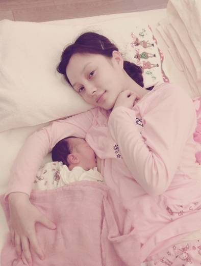 李小璐新书分享孕期感受身体力行提倡母乳喂养-亲子