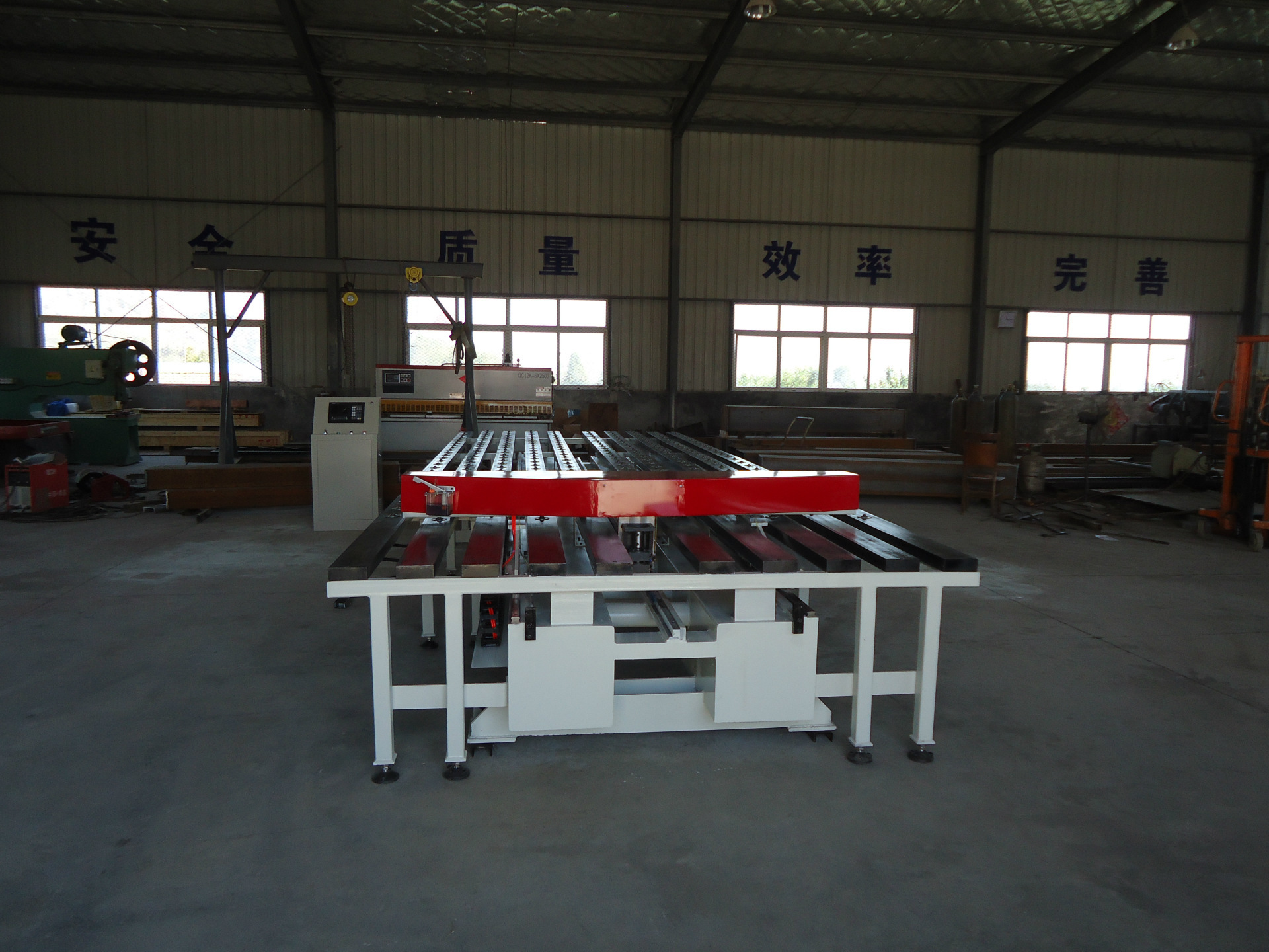 生产供应 1-10m超长剪板送料机 青岛名牌厂家 质量可靠