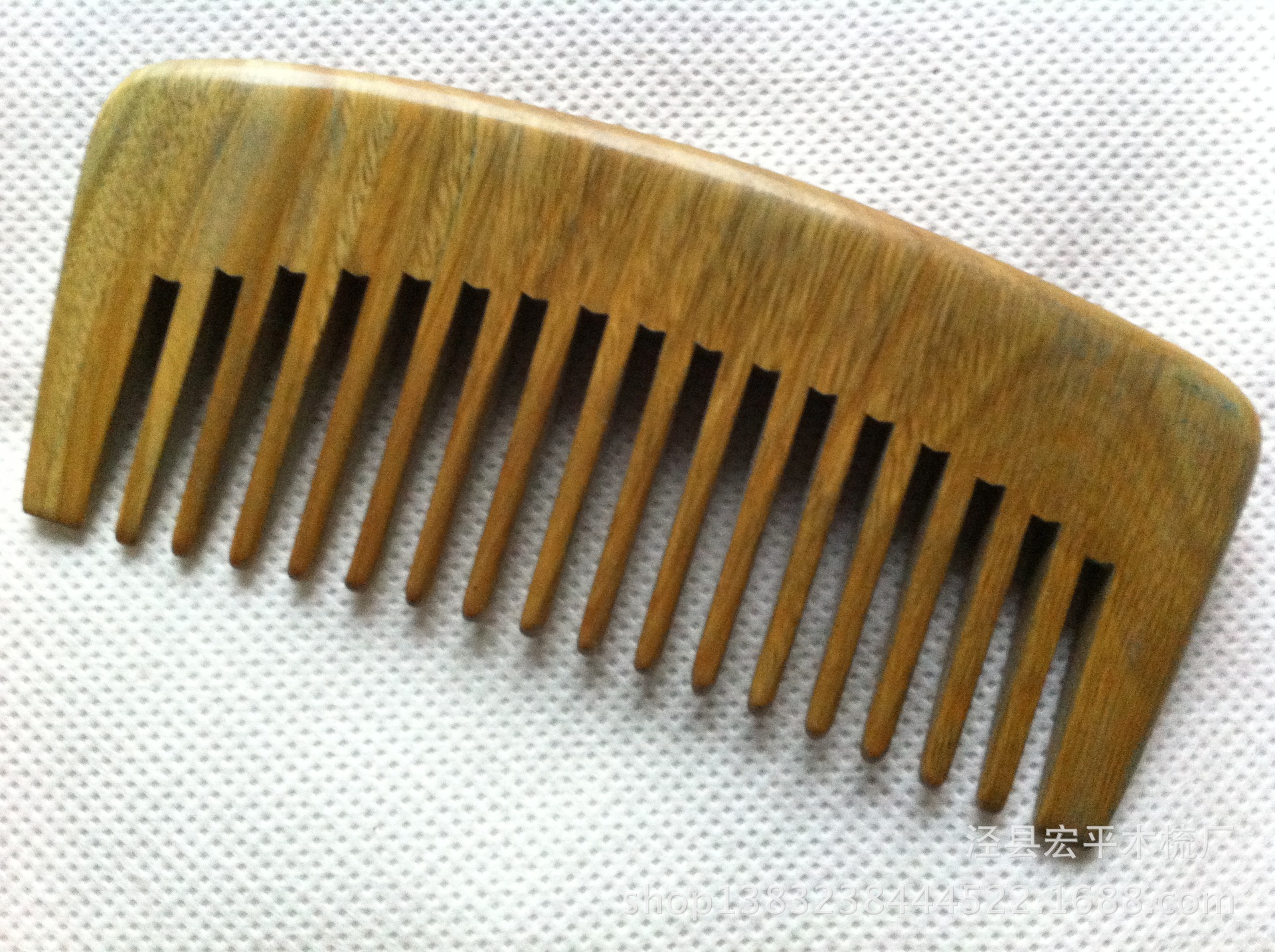 【天然玉绿檀木梳子、精品玉檀木梳子、高档保