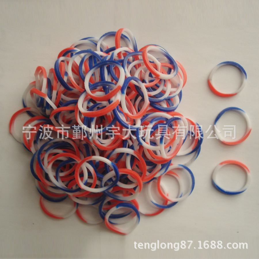 牛皮筋手链怎么编_怎么用皮筋编手链_三色橡皮筋怎么编