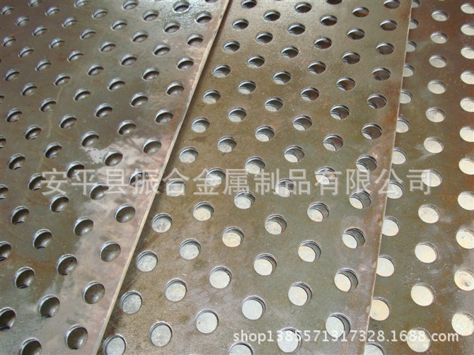 冲孔网主要规格有长方孔,方孔,菱形孔,圆孔,长圆孔,六角形孔,十字孔