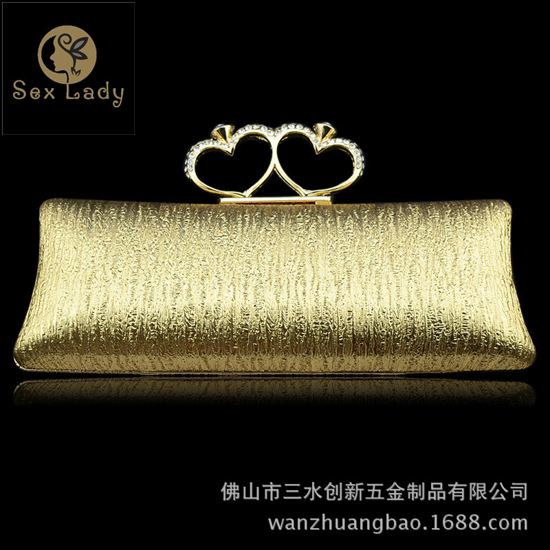 心心相印树皮纹手拿包