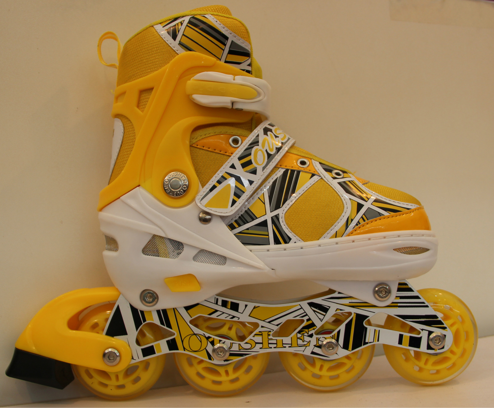 厂家批发 2015款车线可调节的溜冰鞋轮滑鞋旱冰鞋 儿童 全闪光
