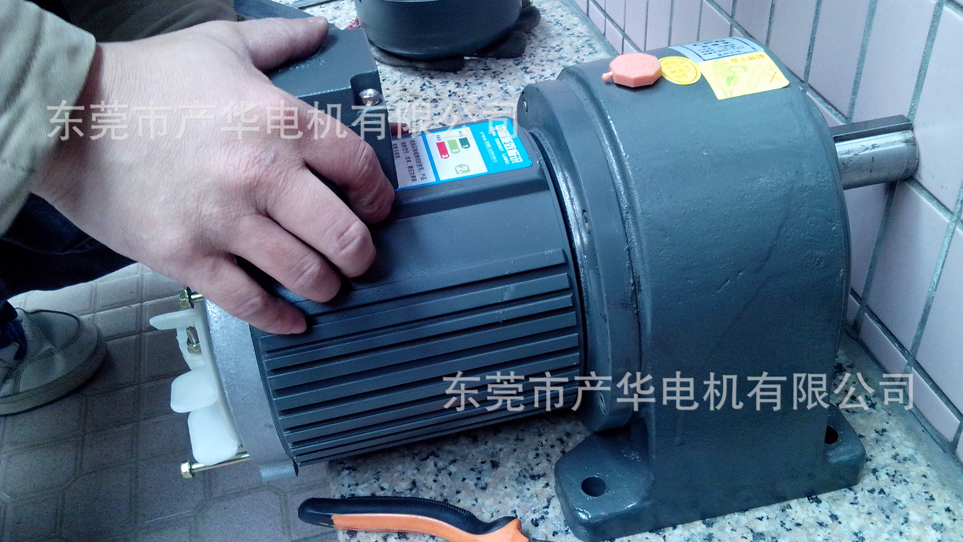 齿轮减速马达接线盒自行更改方向如何操作?以