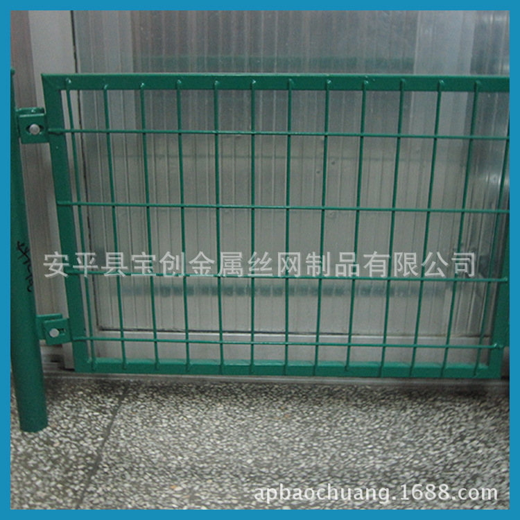 桂林小区隔离栅 公路护栏网规格 铁路护栏网价格 体育场护栏厂