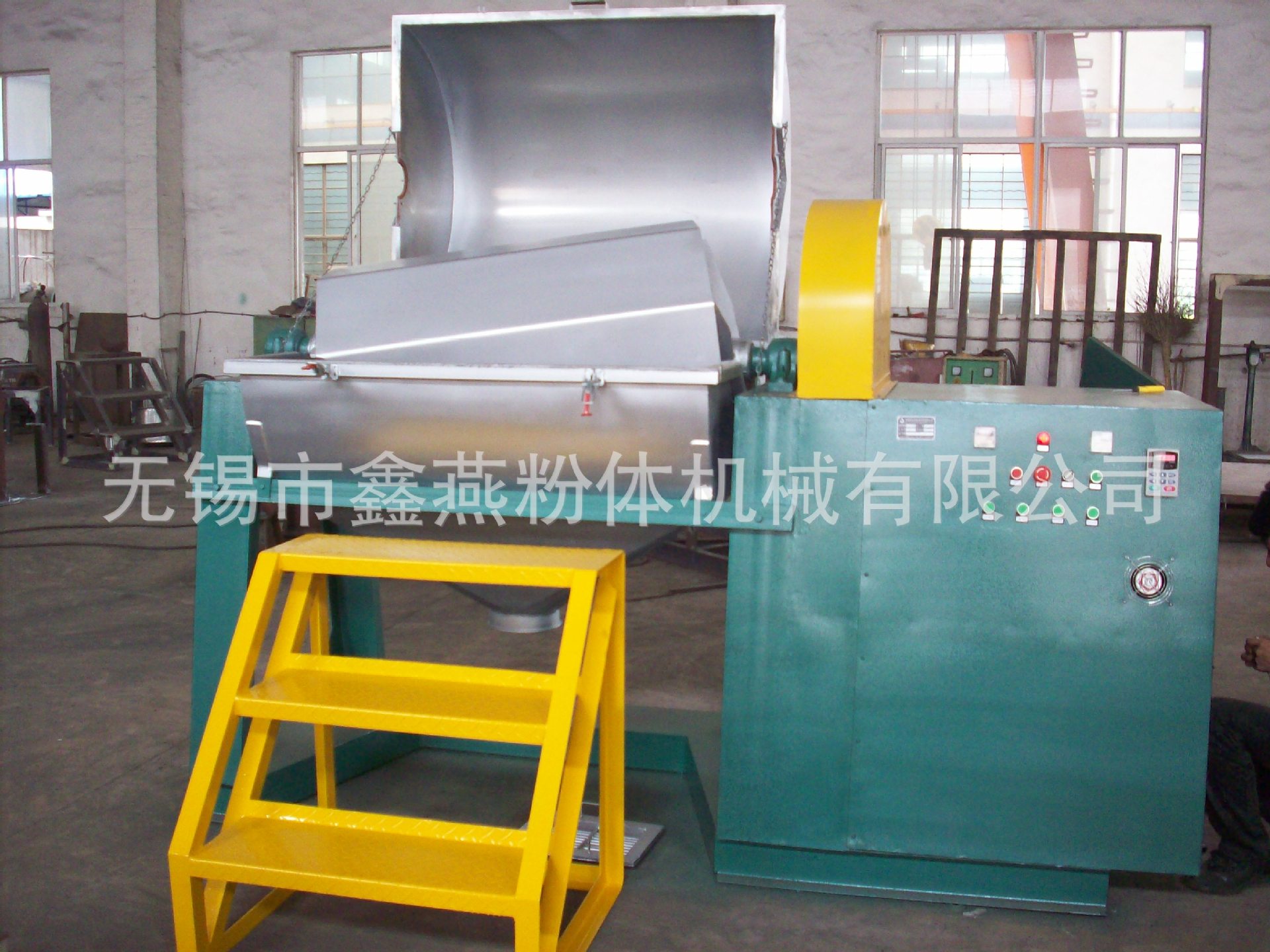 卧式干磨、带罩壳的球磨机2