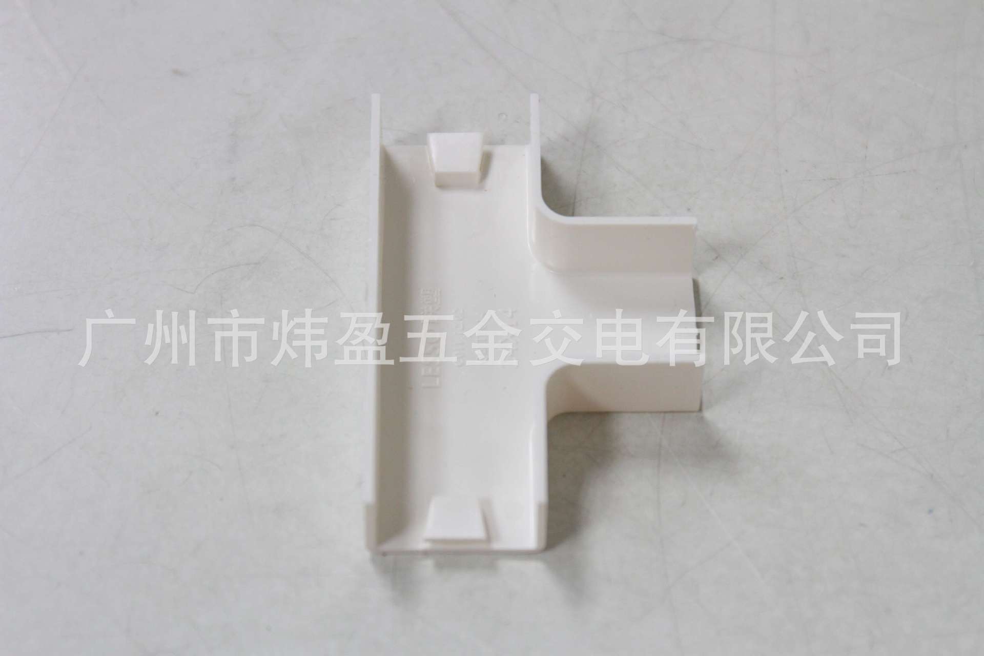 联塑槽三通24x14 05