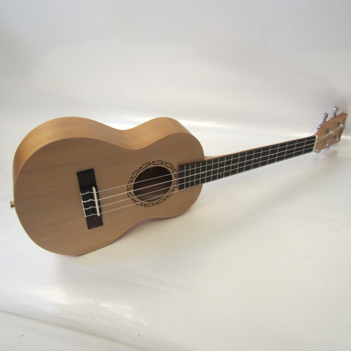 uk26-c1 26寸南阳木 ukulele 夏威夷四弦吉他 尤克里里 大量批发