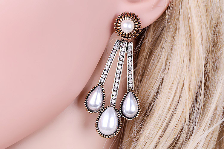Japanese and Korean fashion retro diamond earrings Occidentanfashion earrings pearl earring ( Ancient Gold / White ) NHKM1455