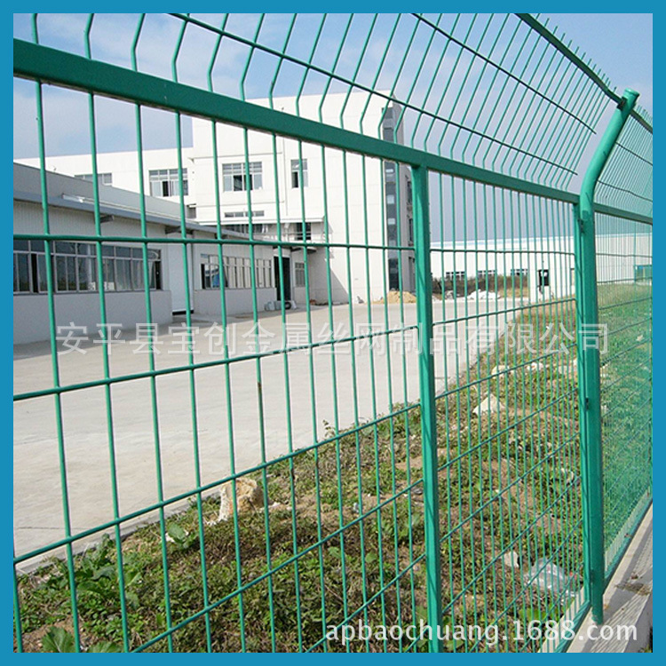 桂林小区隔离栅 公路护栏网规格 铁路护栏网价格 体育场护栏厂