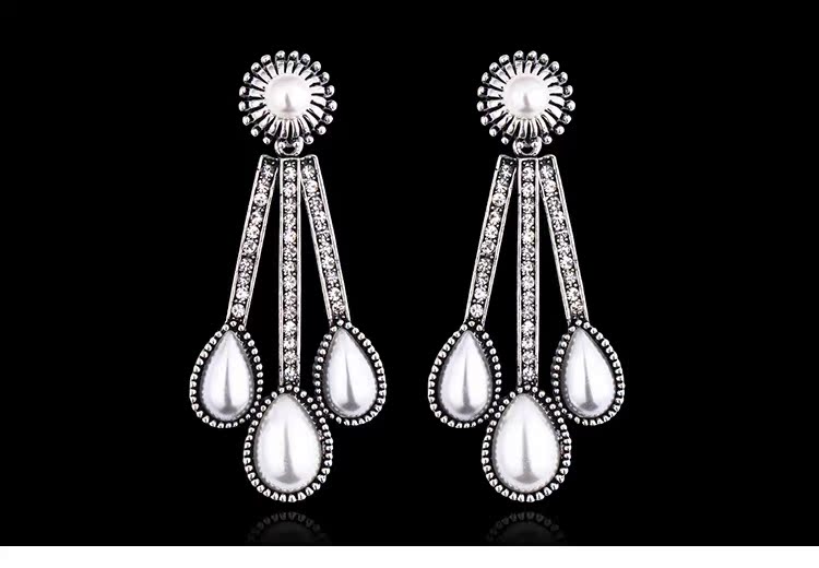 Japanese and Korean fashion retro diamond earrings Occidentanfashion earrings pearl earring ( Ancient Gold / White ) NHKM1455