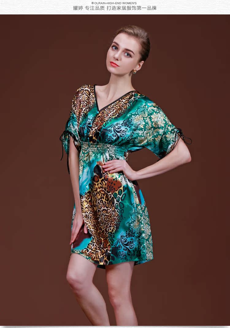 模特展示香槟_03