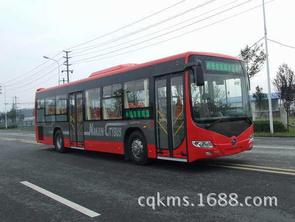 南骏城市客车CNJ6121HNB的图片1