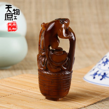 天然 牛角做旧 雕刻花篮鼠摆件 把件 工厂批发