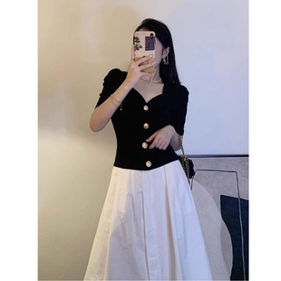 黑色短袖法式復古v領上衣女夏露鎖骨心機設計感小眾泡泡袖方領t恤