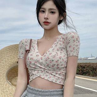 顯胸V領碎花短袖T恤女短款高腰露臍法式性感辣妹純欲低領緊身上衣