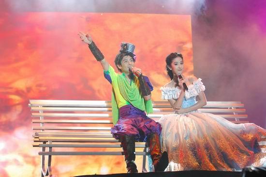 林志颖 刘亦菲演唱会 合唱 造型梦幻 - 服饰资讯