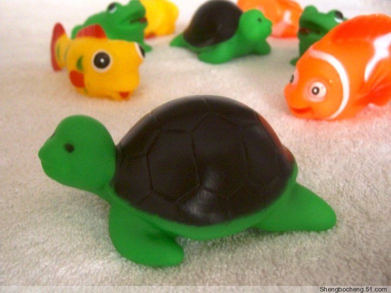 适合6个月以上的小宝宝洗澡玩具