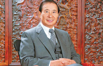 香港工商界十大富豪之一,香港恒基兆业主席,李兆基先生(顺德大良人)