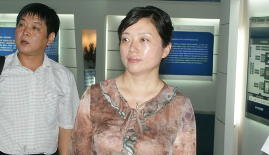 大悟县长徐玉琼一行考察人民电器