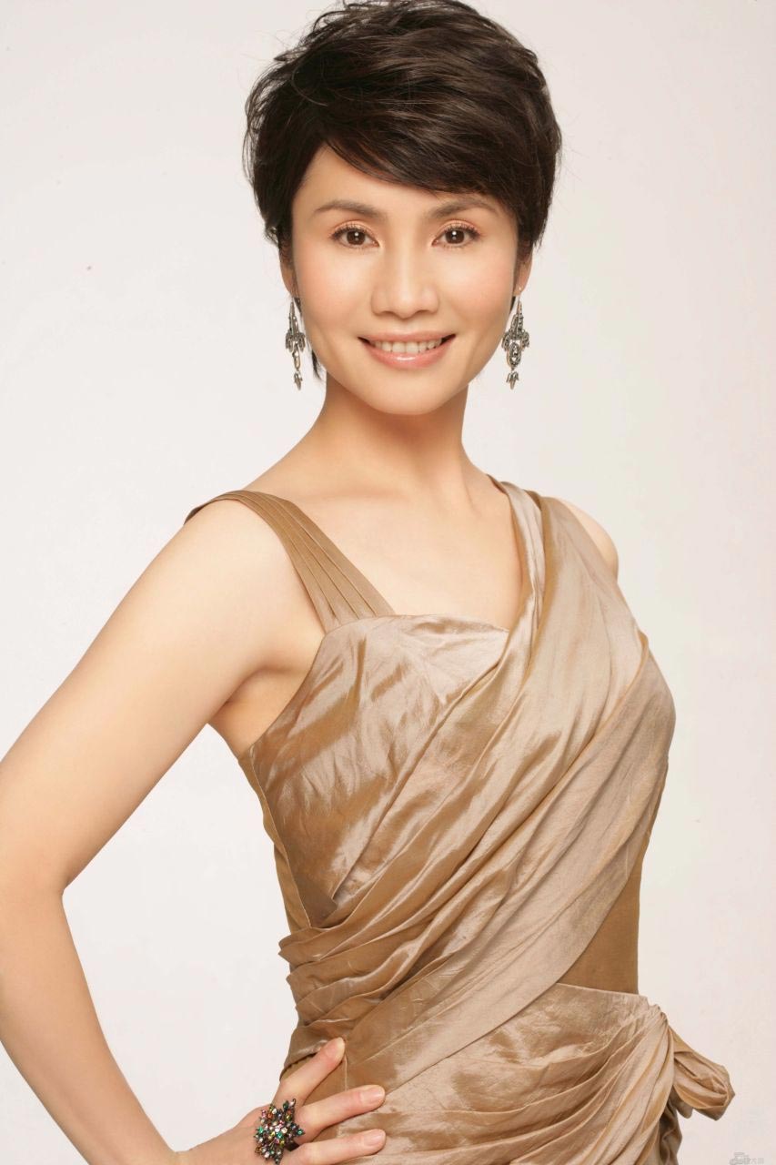 央视女主播徐利的风彩