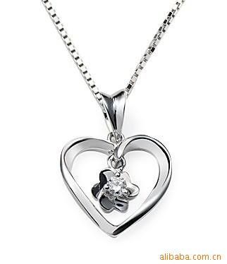 18k白金钻石吊坠-涟心 778.00元/件