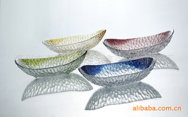 外贸卖的很火的玻璃水果碟_月牙形碟子