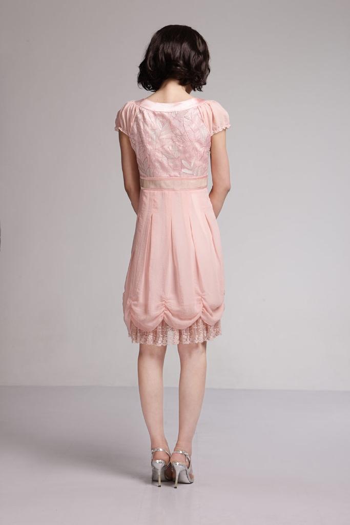 圆领 烫钻下身灯笼式 短袖连衣裙 品牌:杭派女装 款式:灯笼裙 面料