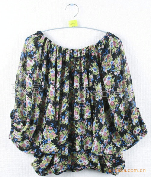 vivi品牌/碎花蝙蝠袖上衣/点黑/日韩服装 56.00元/件