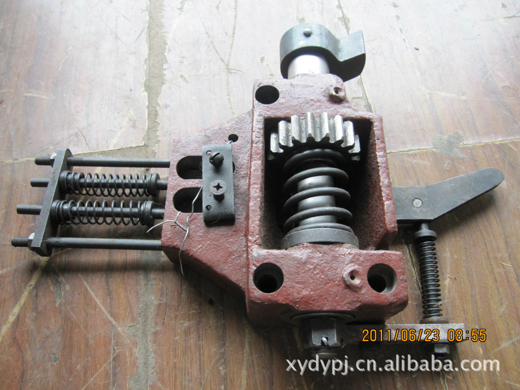 批发零售各种机床配件承做各种冲床配件,营口400t曲轴