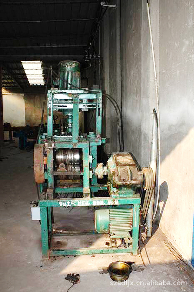 供应优质各式平纹机 螺纹钢平纹机苏州平纹机