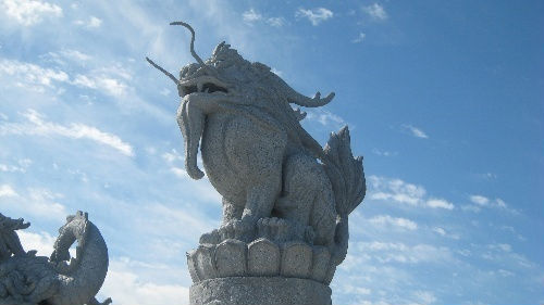 3,老三狴犴(b&igrave;&rsquo;&agrave;n),形似虎,有威力,生平好讼,常