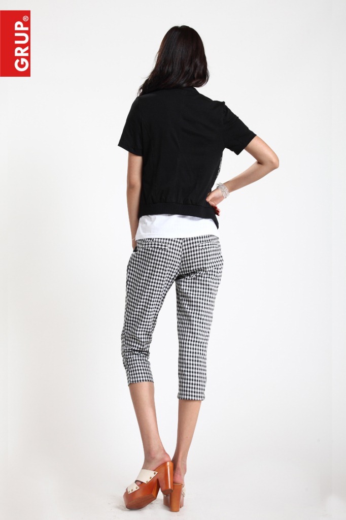 grup戈朴 日系休闲风黑白灰小格子七分裤 45.00元/条