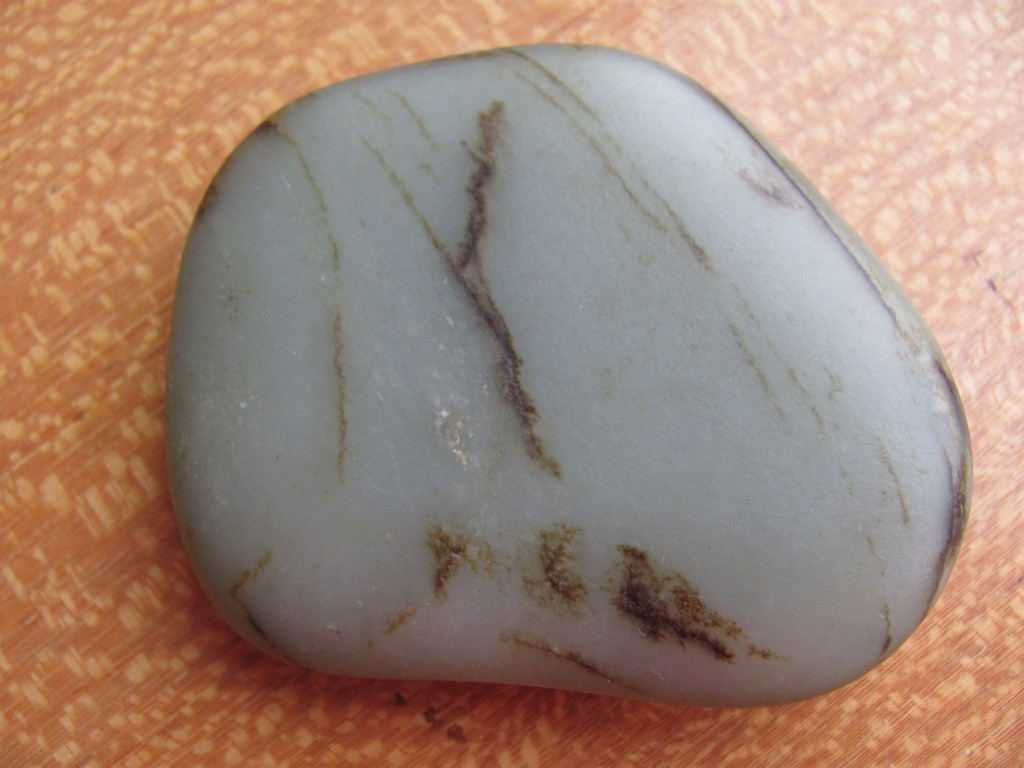 和田玉 籽料 205克青白玉籽料原石 编号:x-12