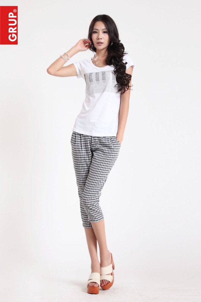 grup戈朴 日系休闲风黑白灰小格子七分裤 45.00元/条