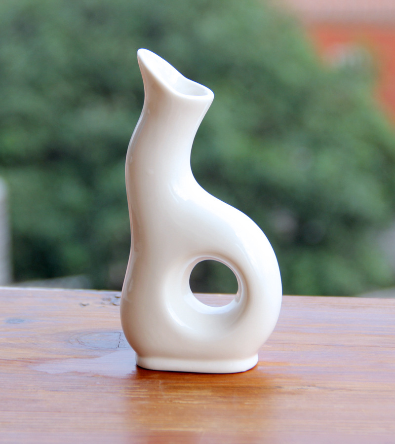 批发采购陶瓷工艺品-zakka家居摆件 纯白异形小花器 陶瓷小花瓶水瓶
