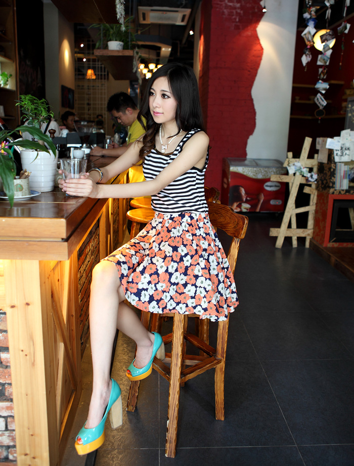 2012杭州四季青女装批发夏装新款辛唐米娜韩版条纹连衣裙x011251