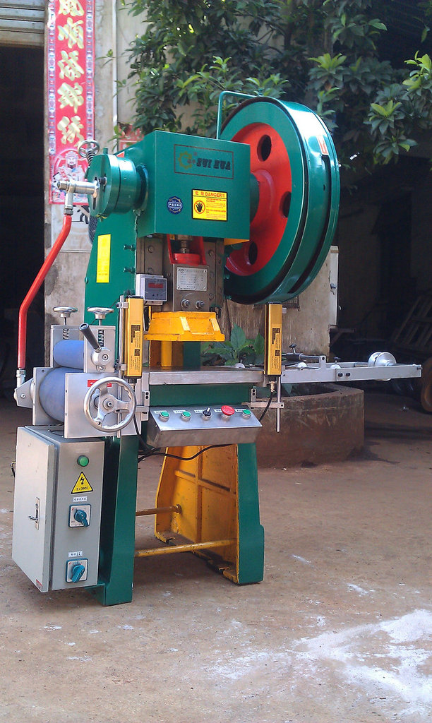 特价供应 16吨 新一代瓶盖垫片自动冲床图片大全,广州从化穗华机械厂