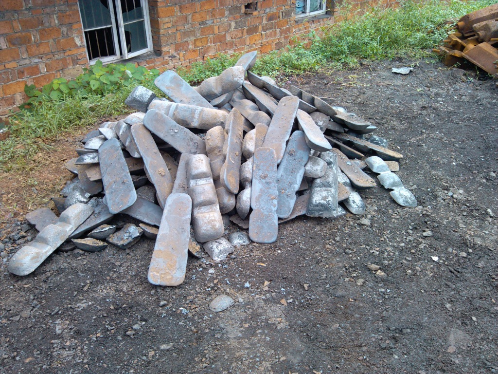 新余高硅面包铁批发炼钢生铁1418号灰口铁