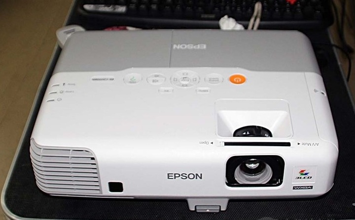 企业首页 最新供应 投影机 厂家供应 批发零售 爱普生c2080xn 爱普生c