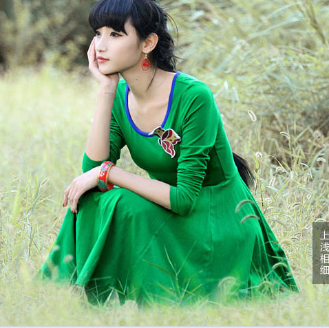 红裳女装批发秋冬装新款民族风莺歌5046针织长袖大摆绣花连衣裙