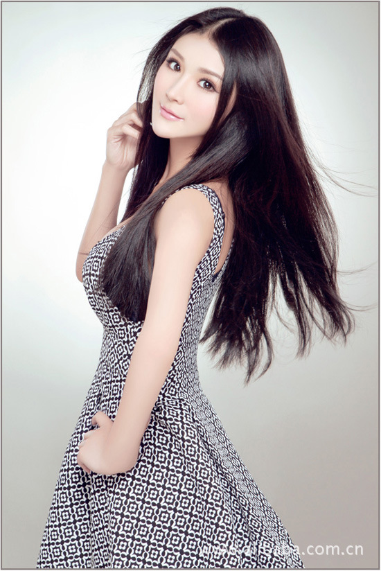 "内地版angelababy"嫩模林悦芯,喷血美图