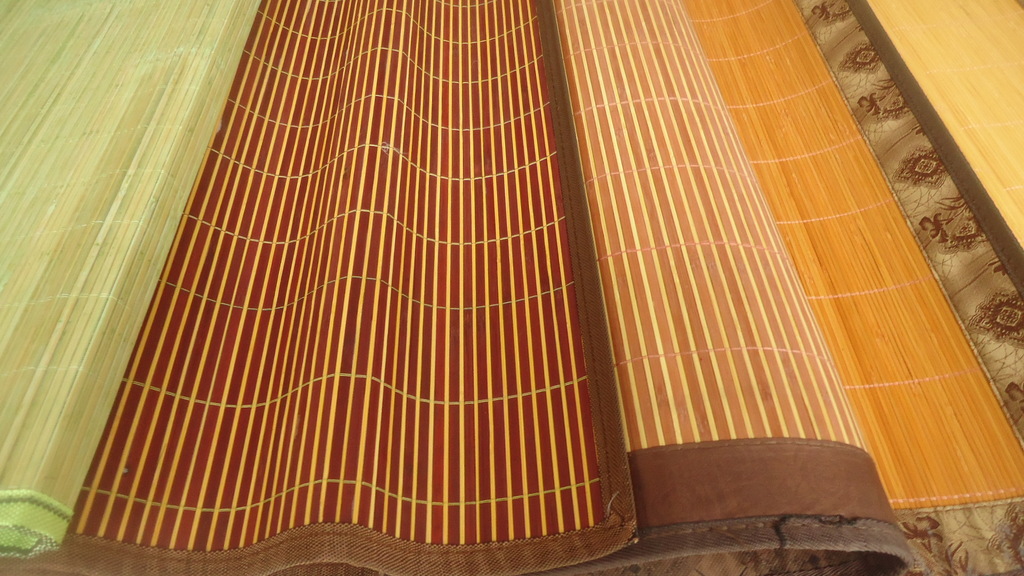 炭化金砖学生竹凉席厂家批发直销  &nbsp;此款是b级品,就是做高档席子